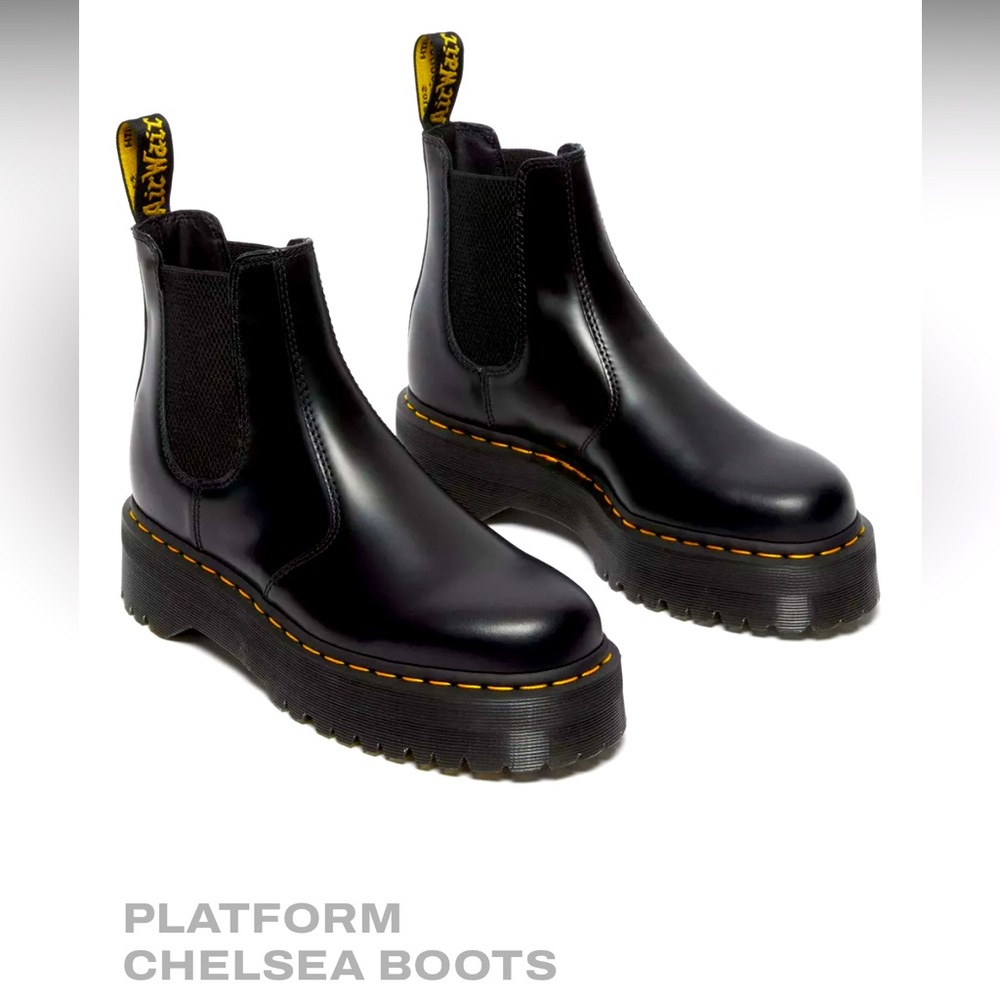 Platform Chelsea Boots Doc Martens - Women’s Size 7